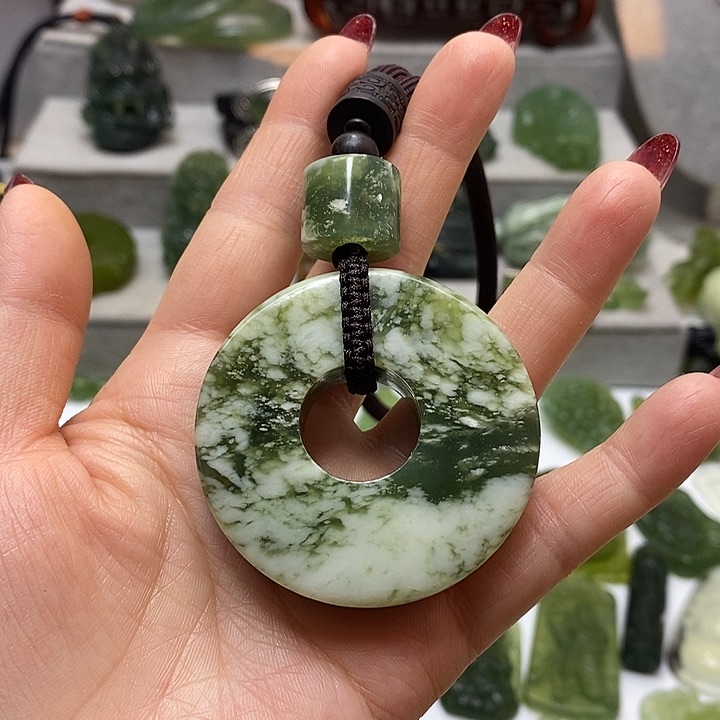 蛇纹石玉挂件未镶嵌