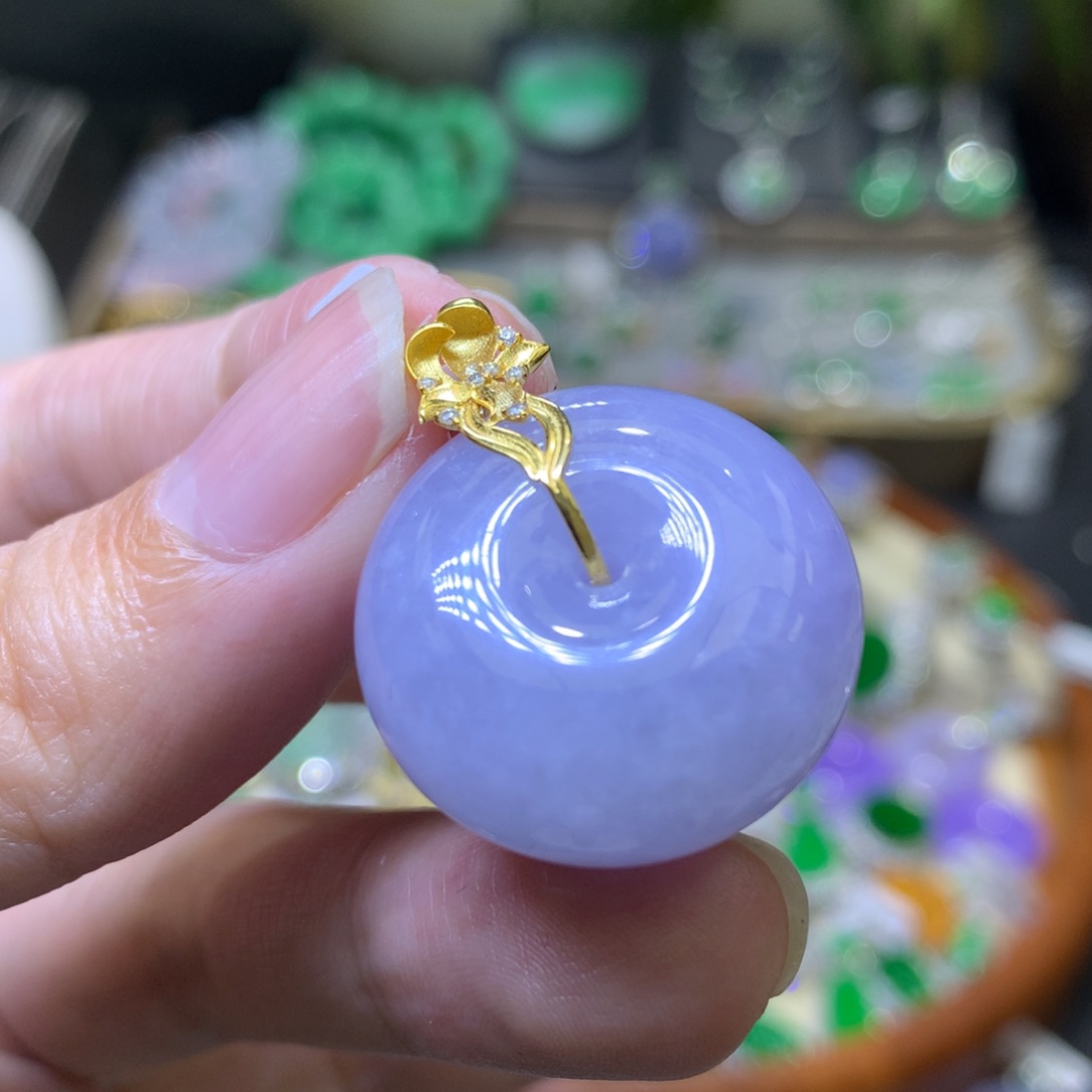 颈饰18K金镶嵌翡翠