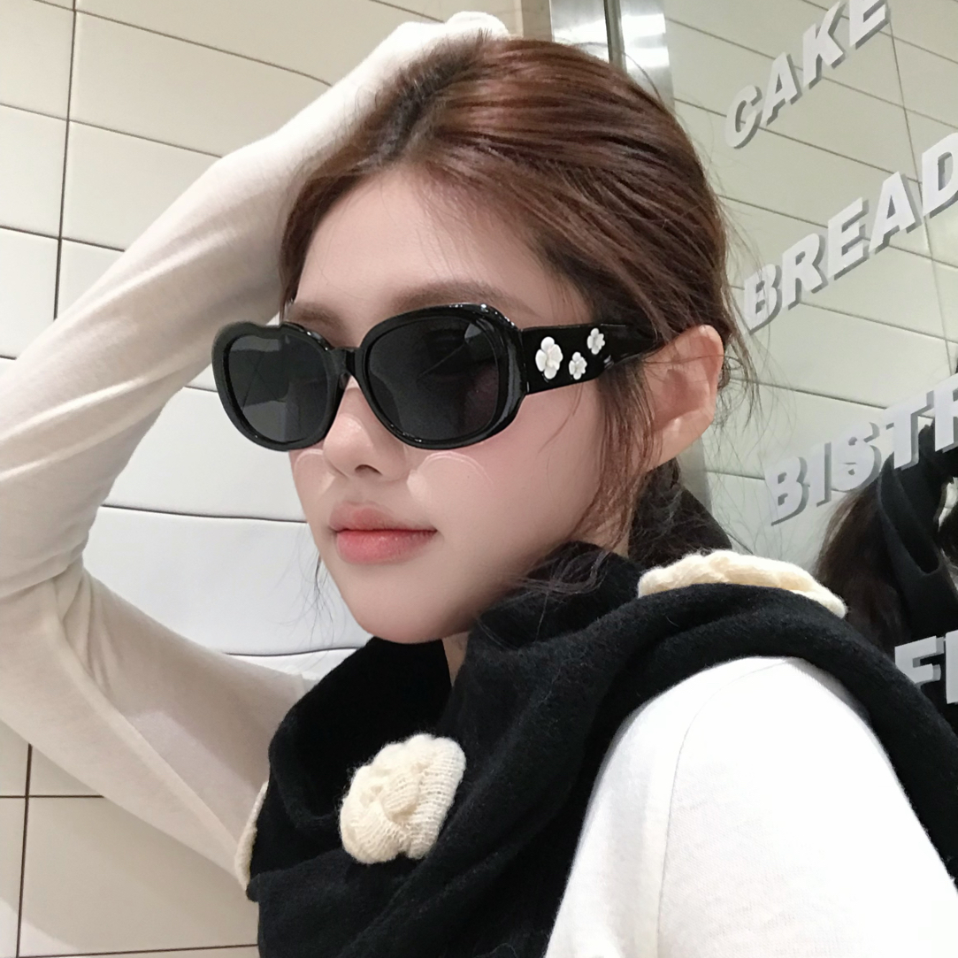 法式中古款复古山茶花黑白配太阳眼镜女防紫外线全黑墨镜潮流简约