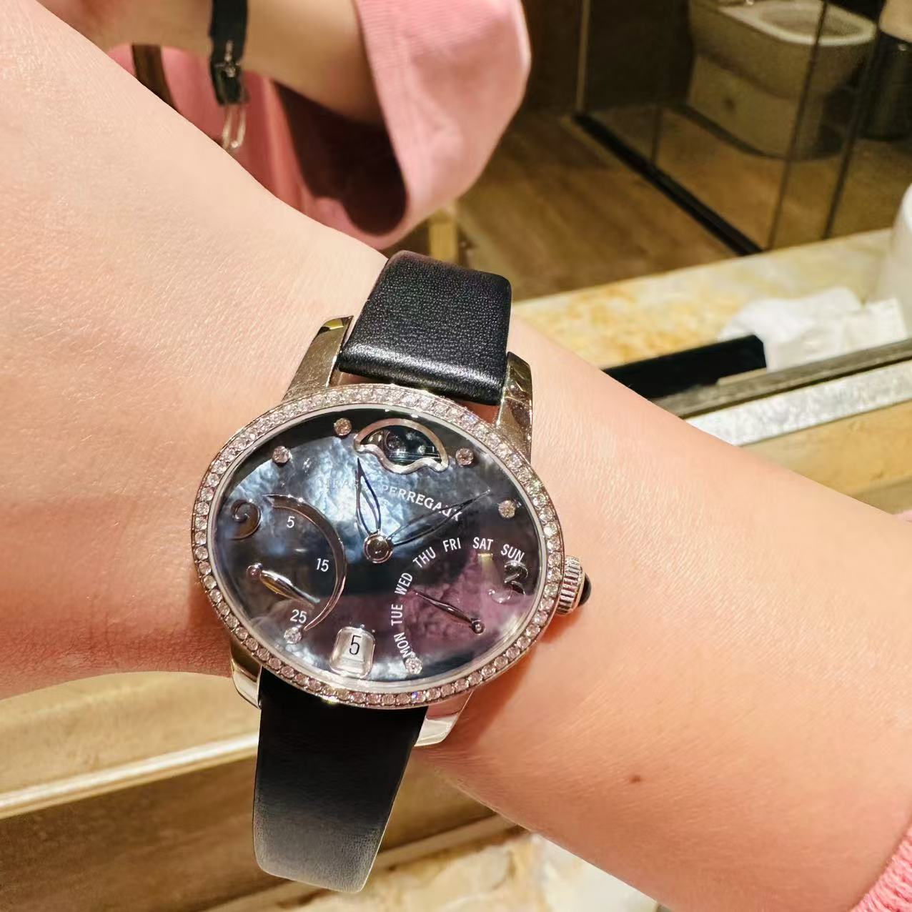 95新 Girard- Perregaux/芝柏表 自动机械,35毫米,白金,241219024