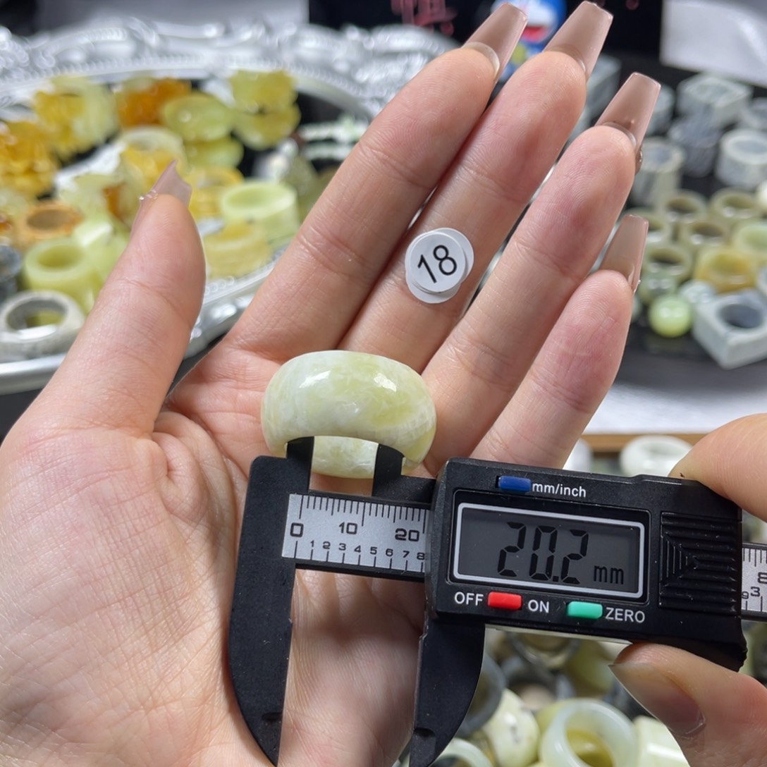 蛇纹石玉未镶嵌戒指