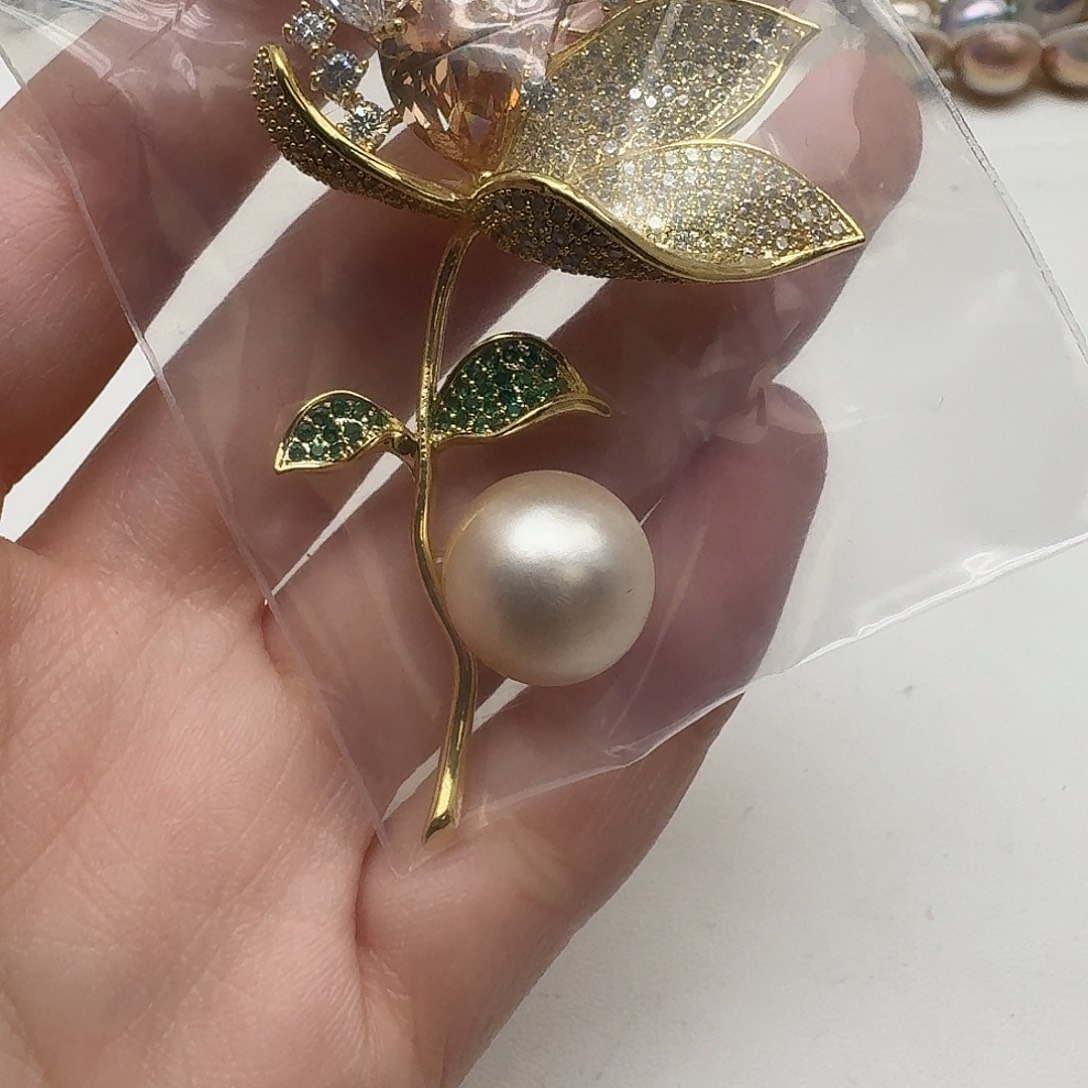拼合珍珠（马贝珠）胸针未镶嵌