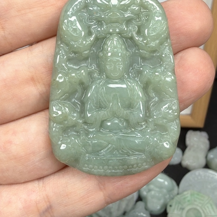 翡翠挂件未镶嵌翡翠