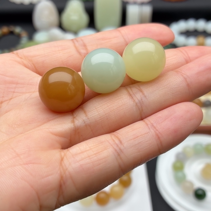 宫***涵和田玉未镶嵌颈饰