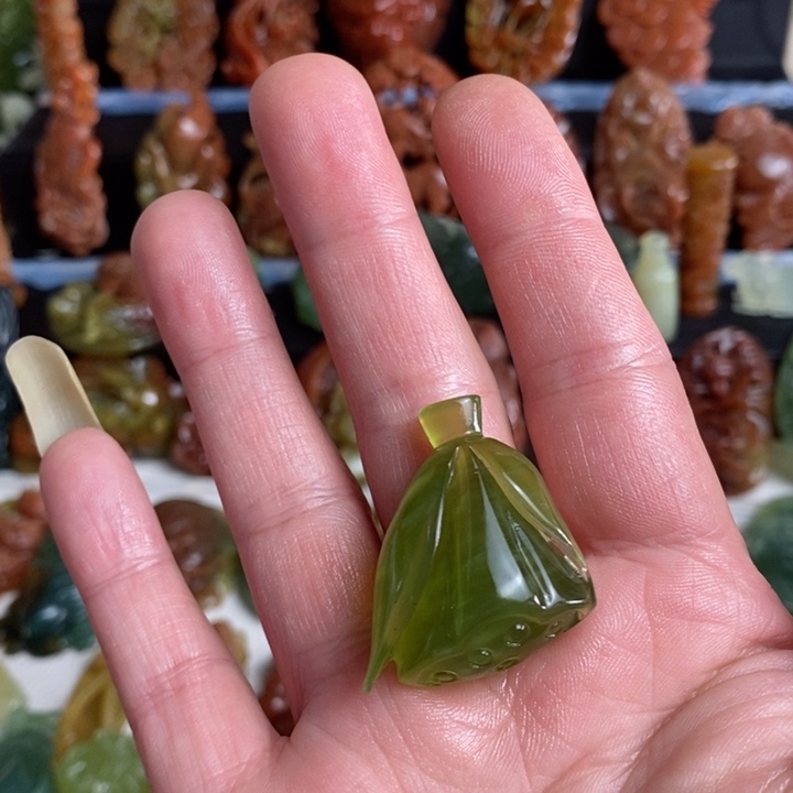 蛇纹石玉未镶嵌颈饰