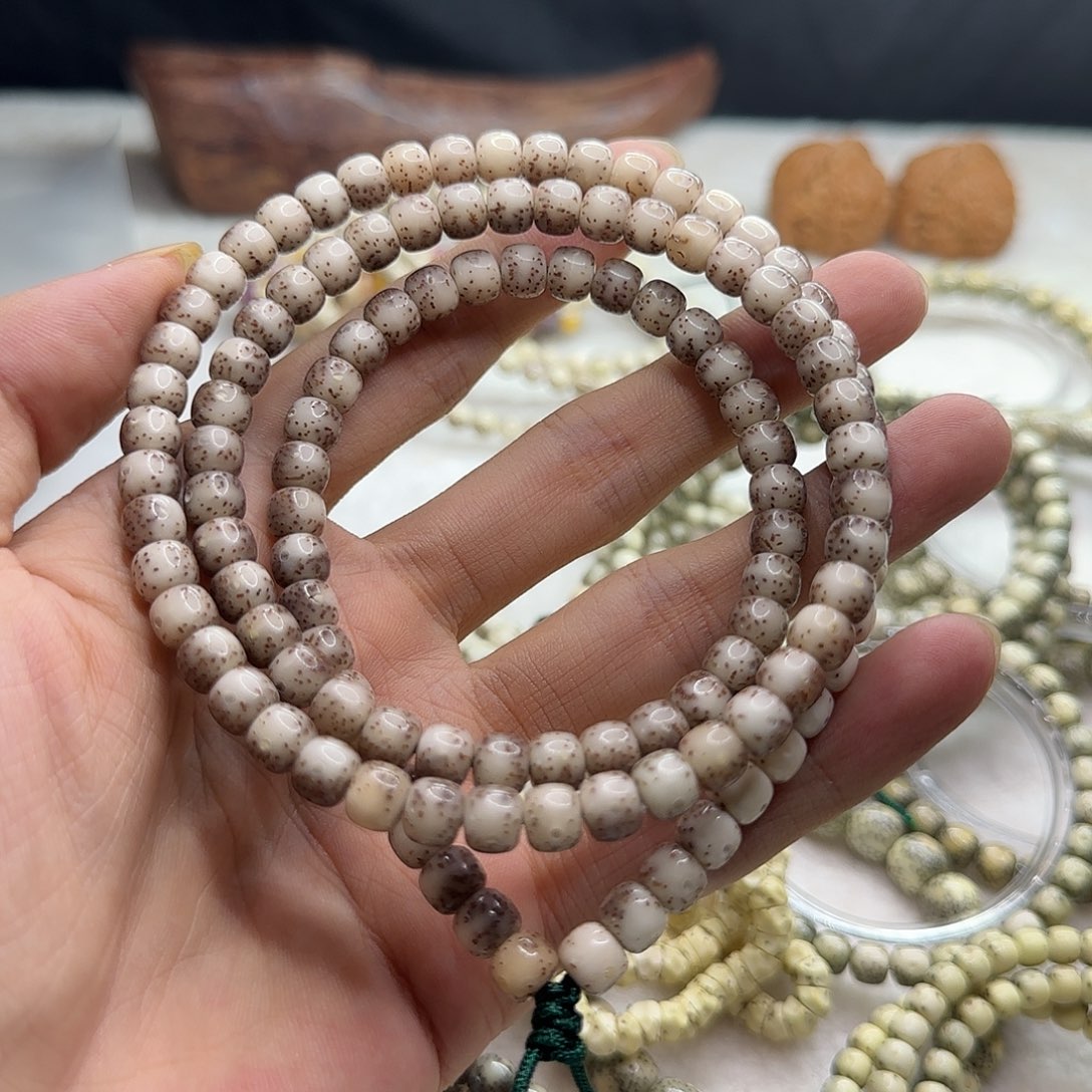 小***呀星月菩提吊坠石玉料同枝果