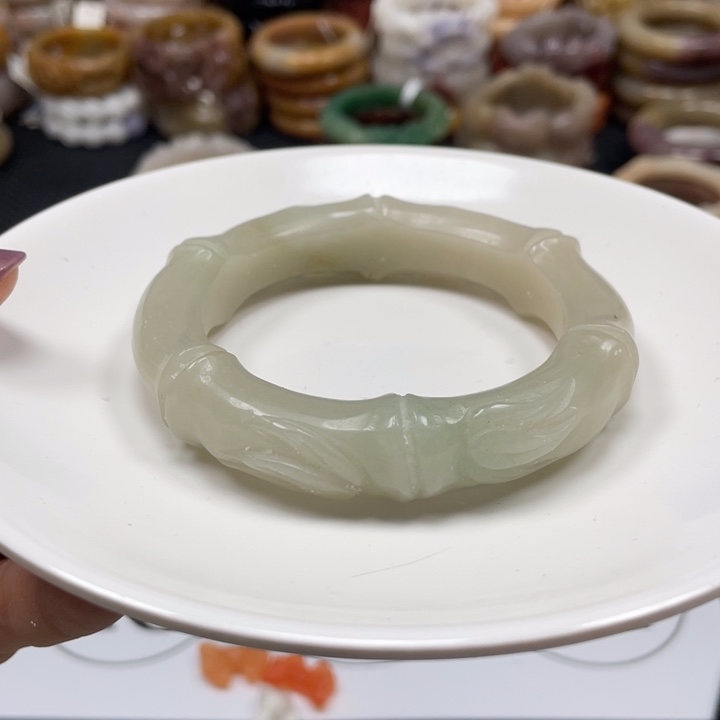 石英质玉手镯未镶嵌