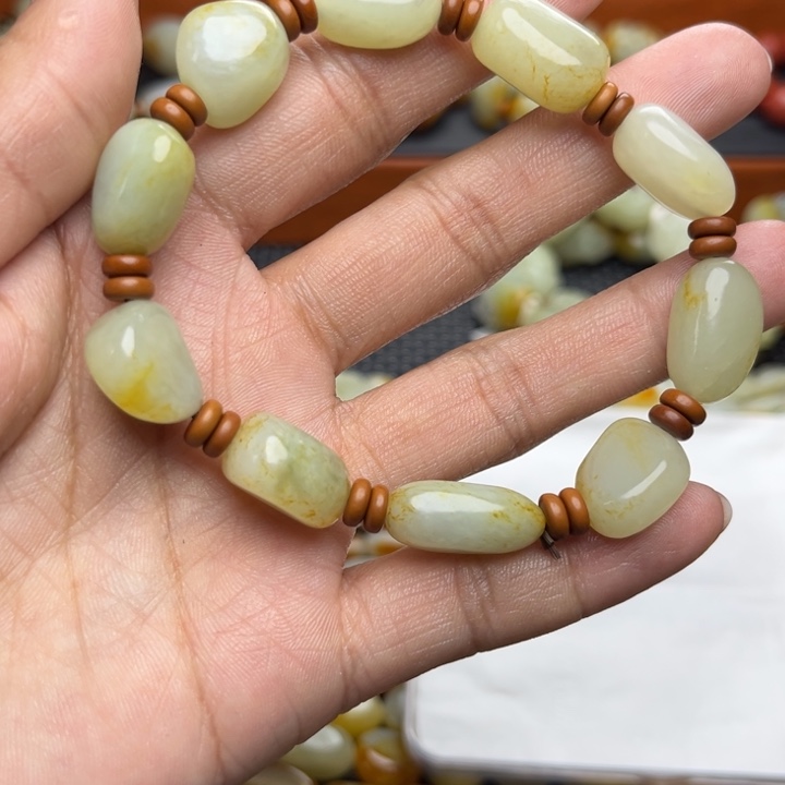 和田玉颈饰未镶嵌