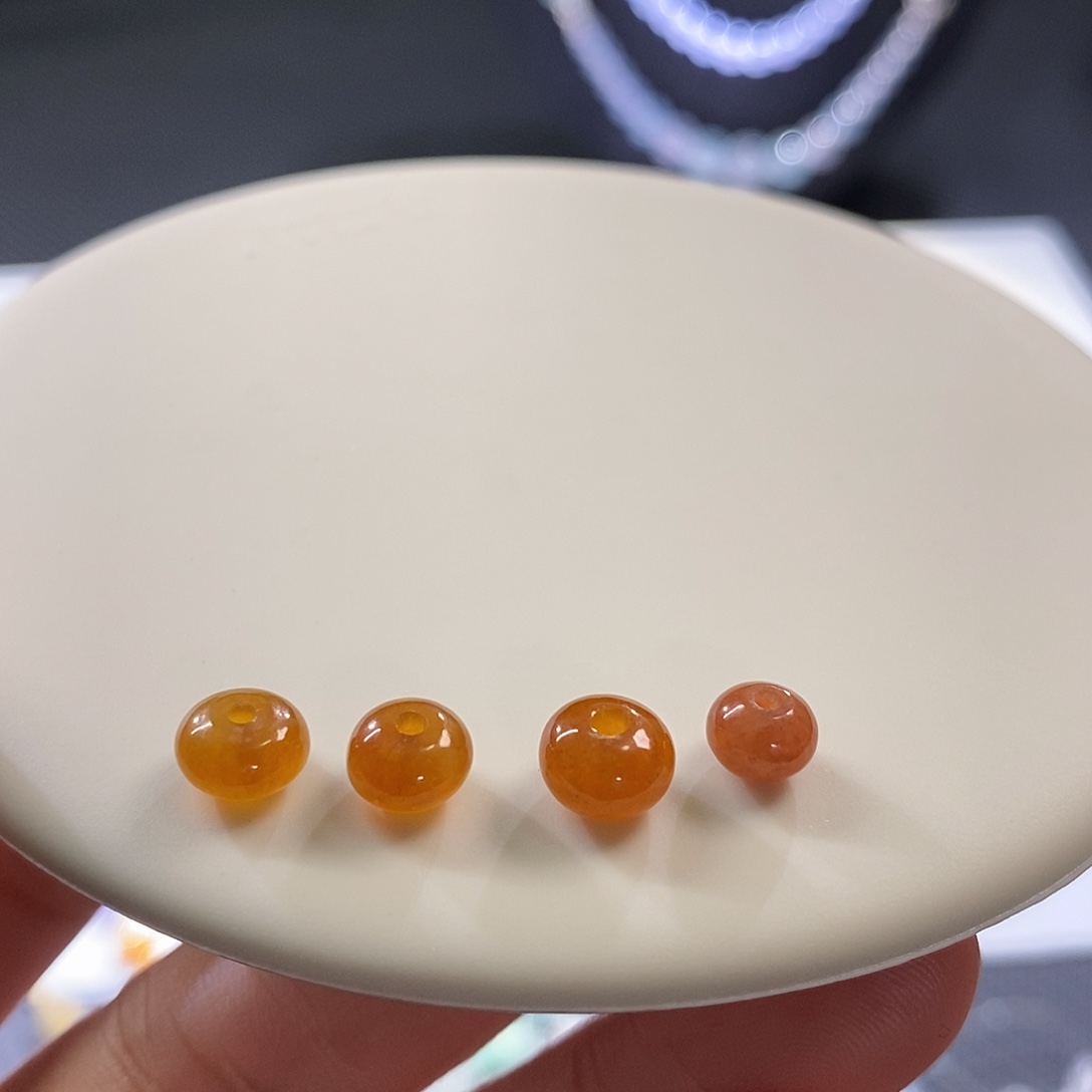 翡翠挂件未镶嵌一手扁珠珠