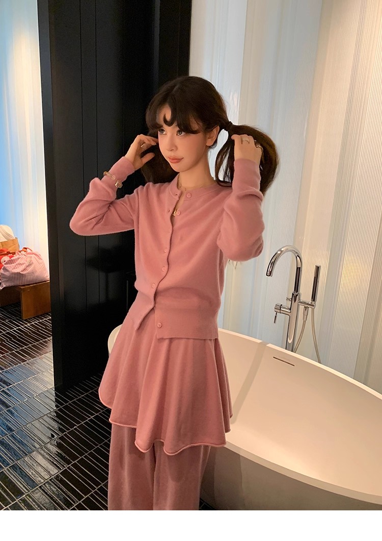 周美美 百变针织全羊毛圆领开衫三角披肩长裤半裙四件套