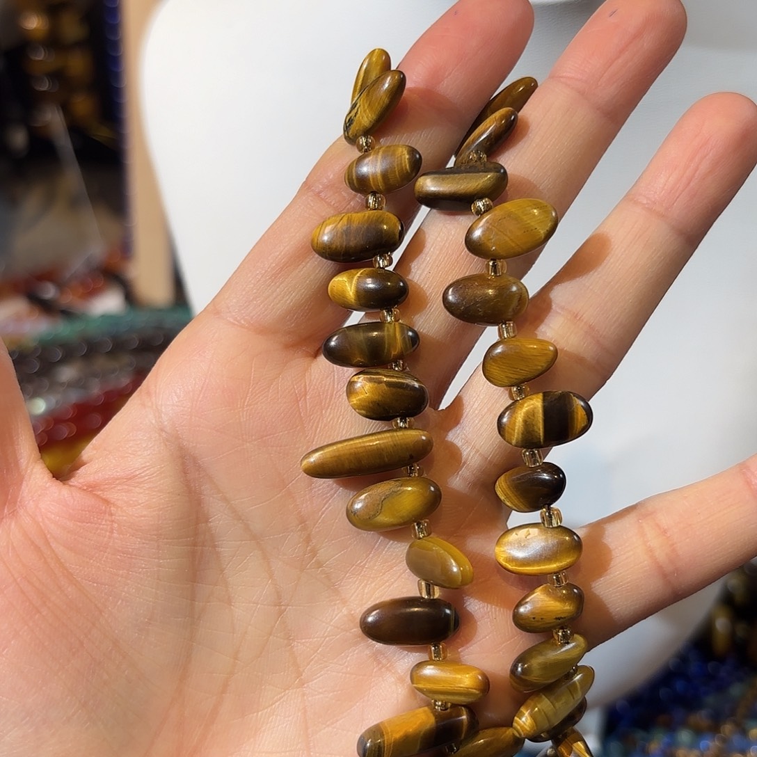 玛瑙/玉髓未镶嵌珠宝半成品虎眼长牙一条