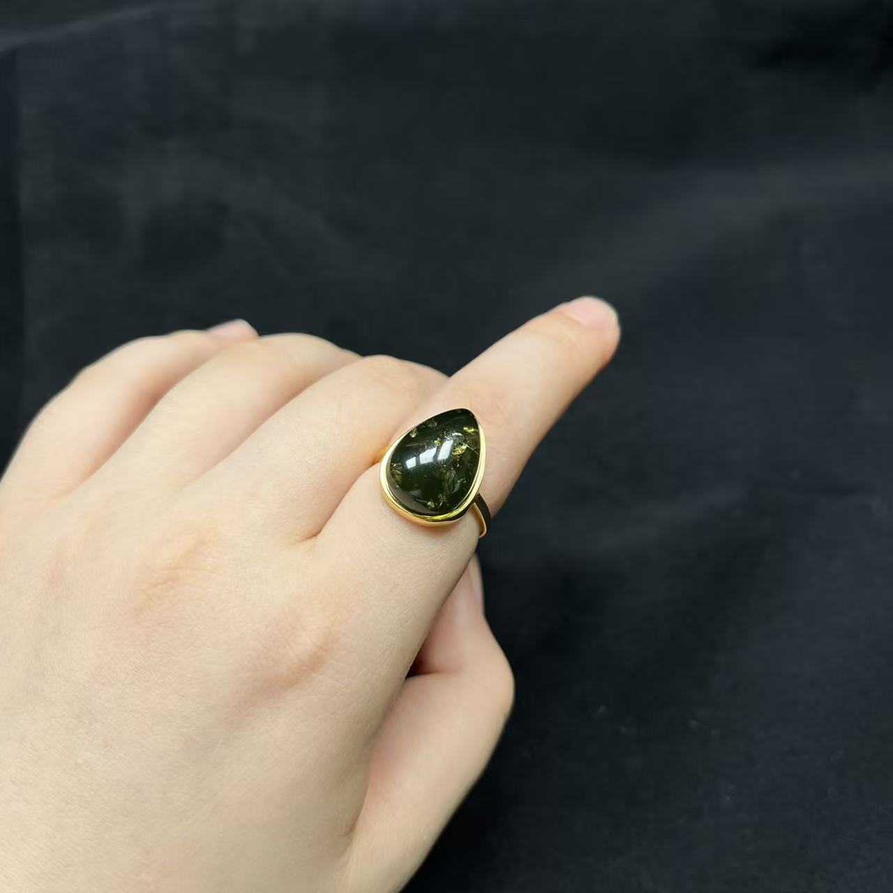 天然保真无优化无烤色s925 银镶嵌绿花珀水滴型戒指