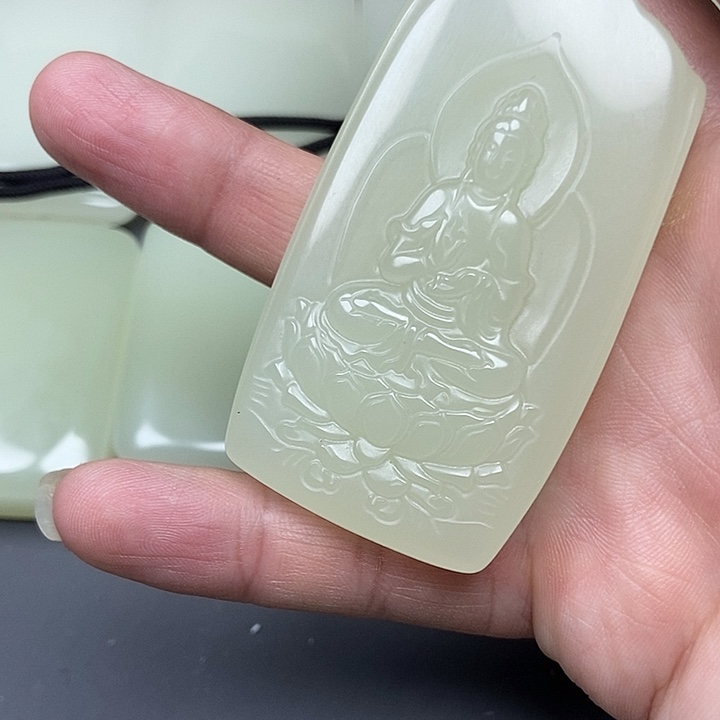 翱***翔和田玉未镶嵌颈饰