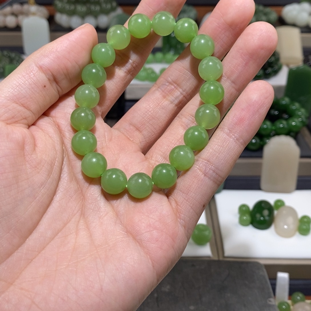 和田玉手串未镶嵌3*9卡10翠青19颗过灯