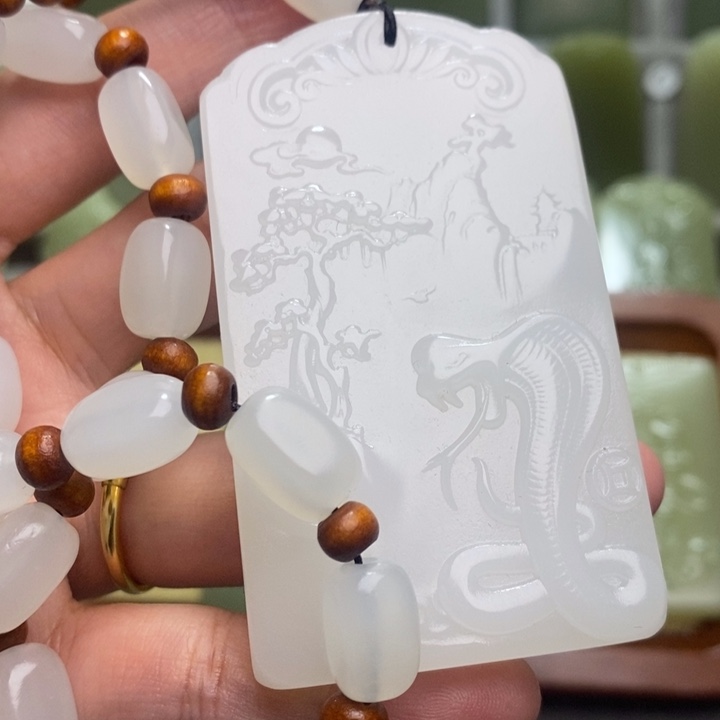 羊脂白蛇山水守护