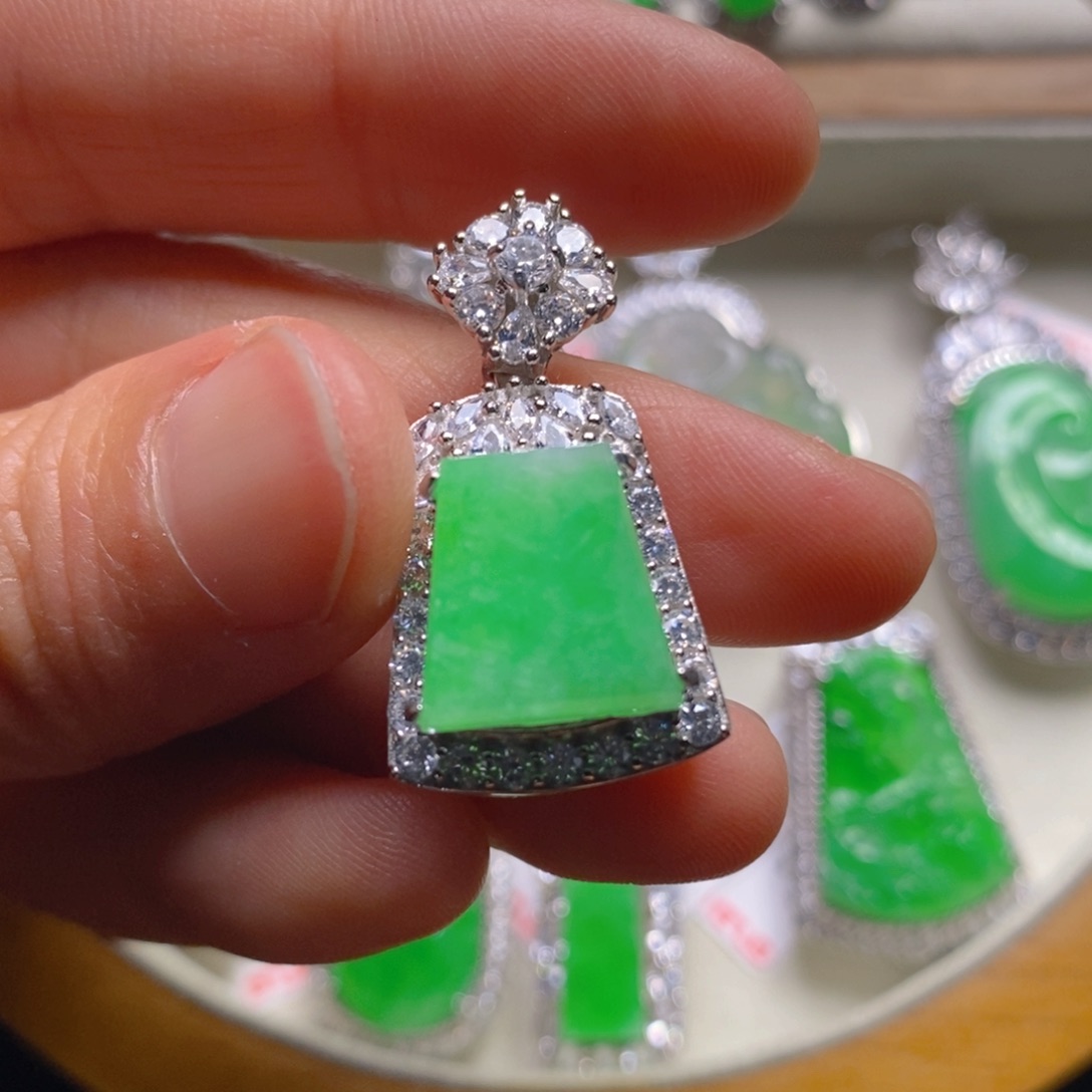 翡翠颈饰银S925镶嵌无事吊坠