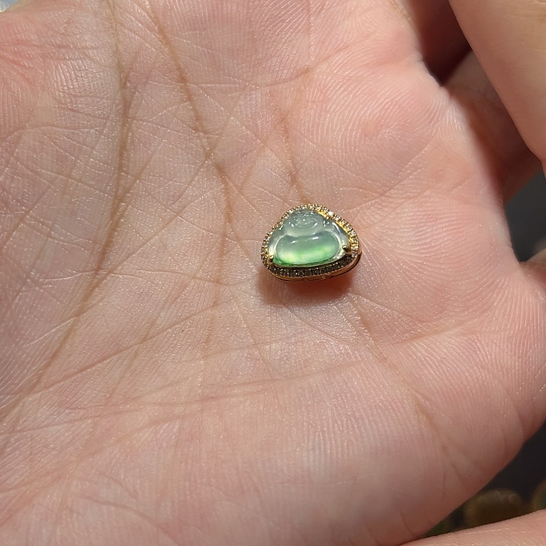 叶***子翡翠18K金镶嵌颈饰