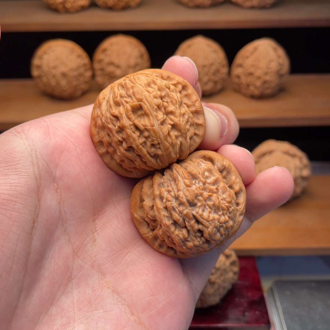 文玩核桃把件37.8精配小球白炸漏价