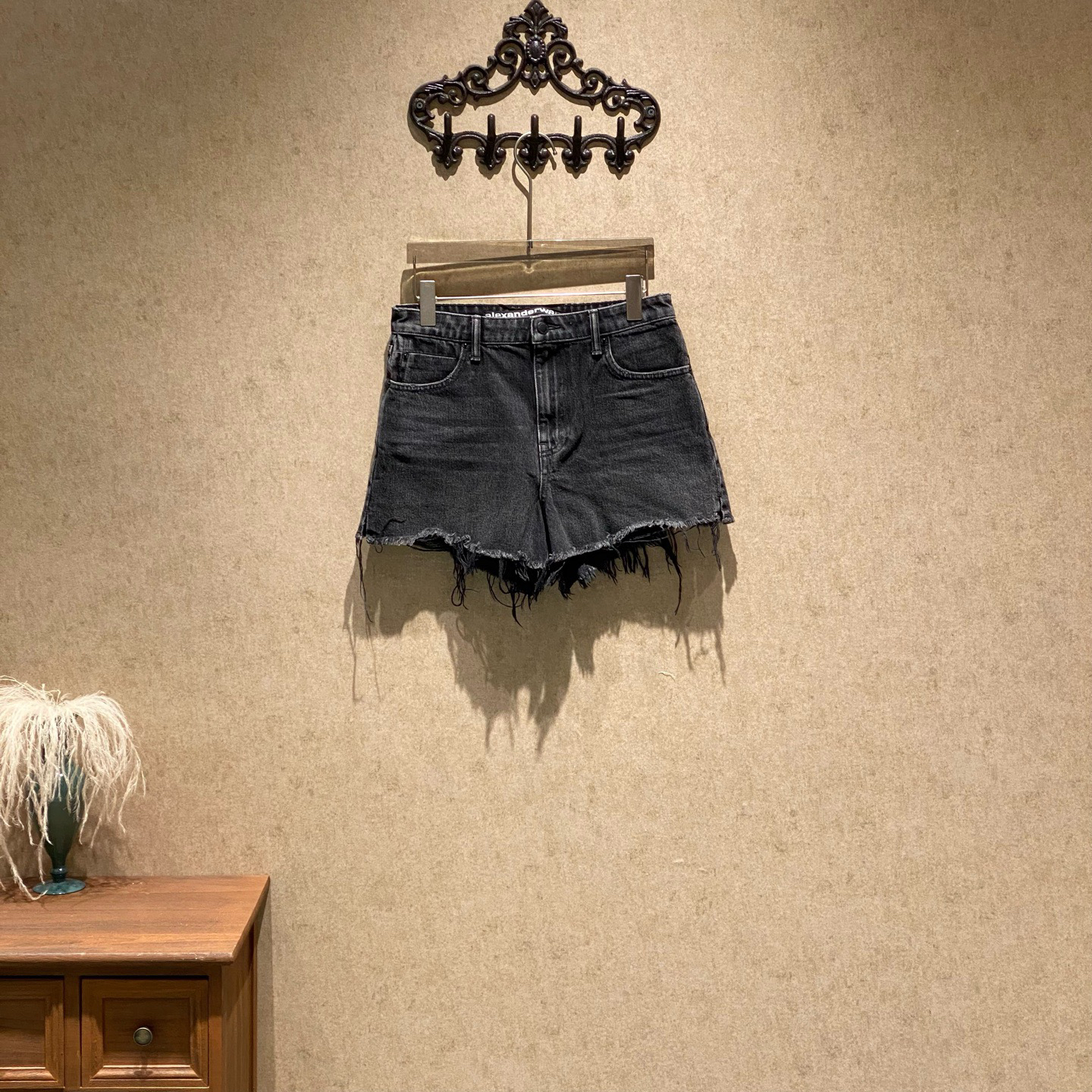 99新 ALEXANDER WANG 黑灰色皮牌logo牛仔短裤/27码/99新/41130