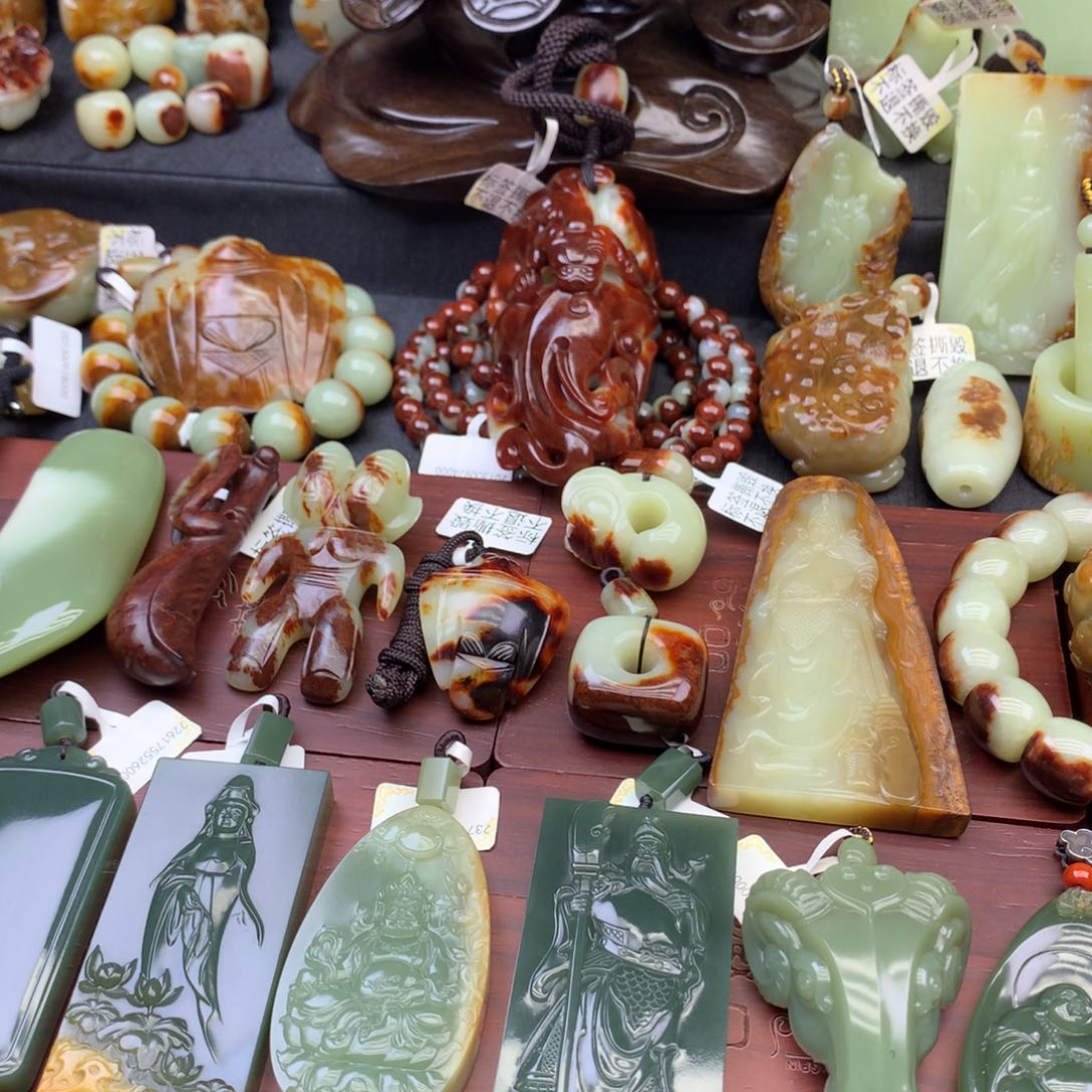 岫岩河磨玉（透闪石质玉）颈饰未镶嵌闹*