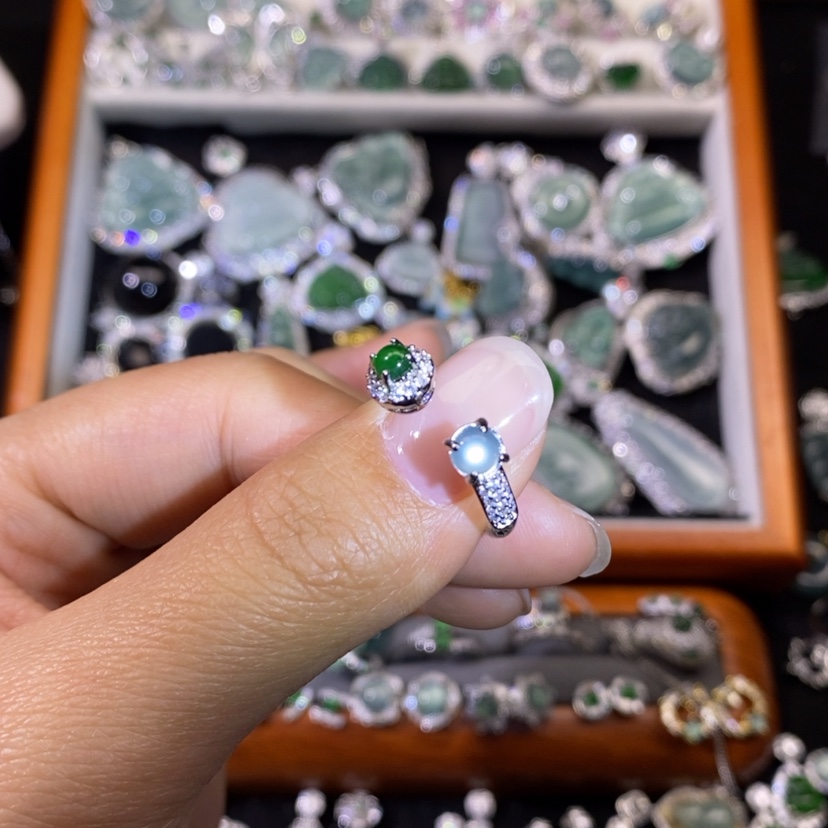 【闪购商品】翡翠颈饰未镶嵌天然