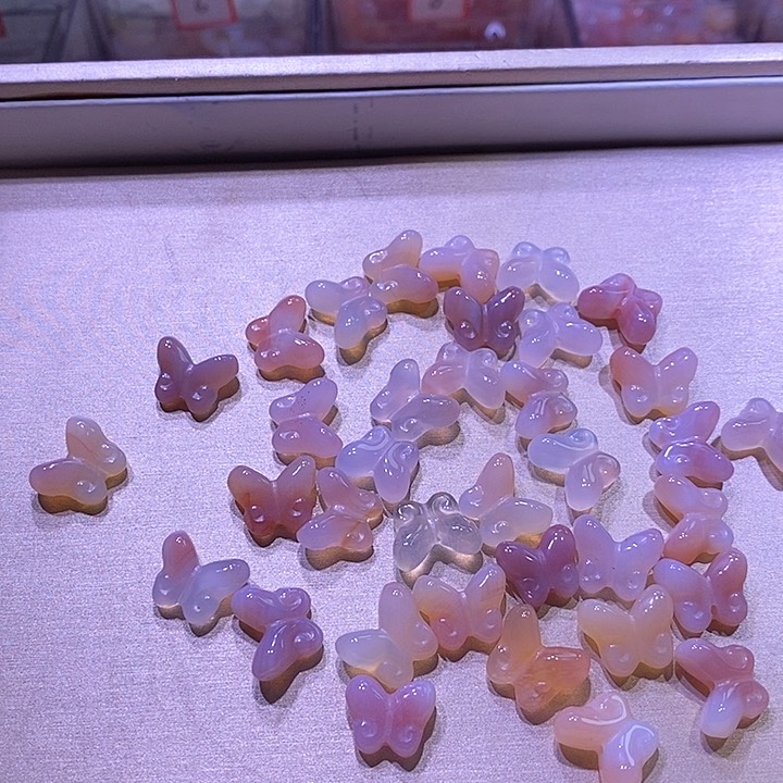 未镶嵌颈饰玛瑙/玉髓蝴蝶一个