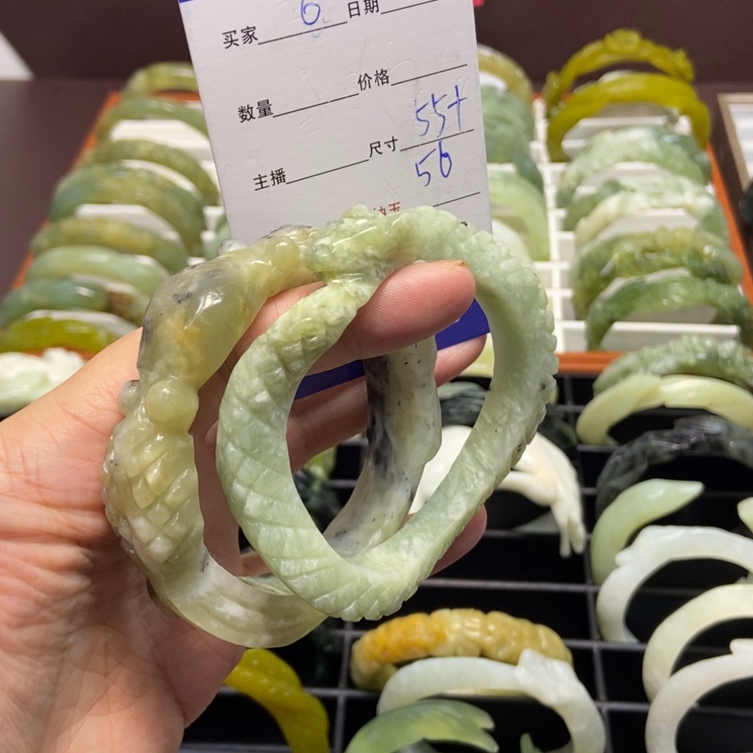 蛇纹石玉手镯未镶嵌