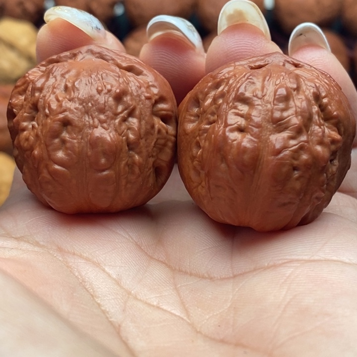 核桃精品文玩核桃手捻锦鲤