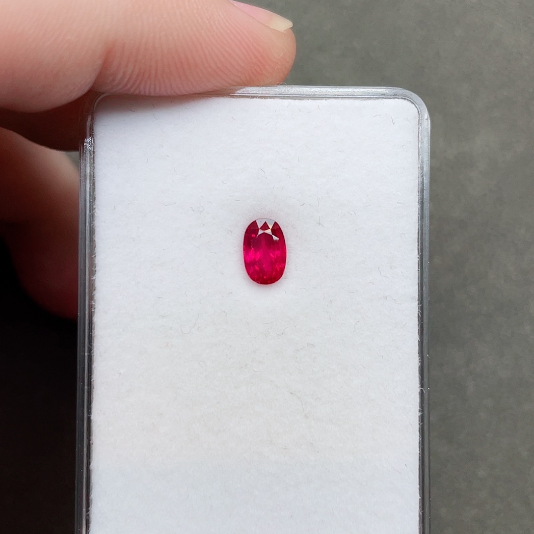 红宝石裸石未镶嵌1.03克拉无烧超级鸽血红强荧光璀璨吉尔德