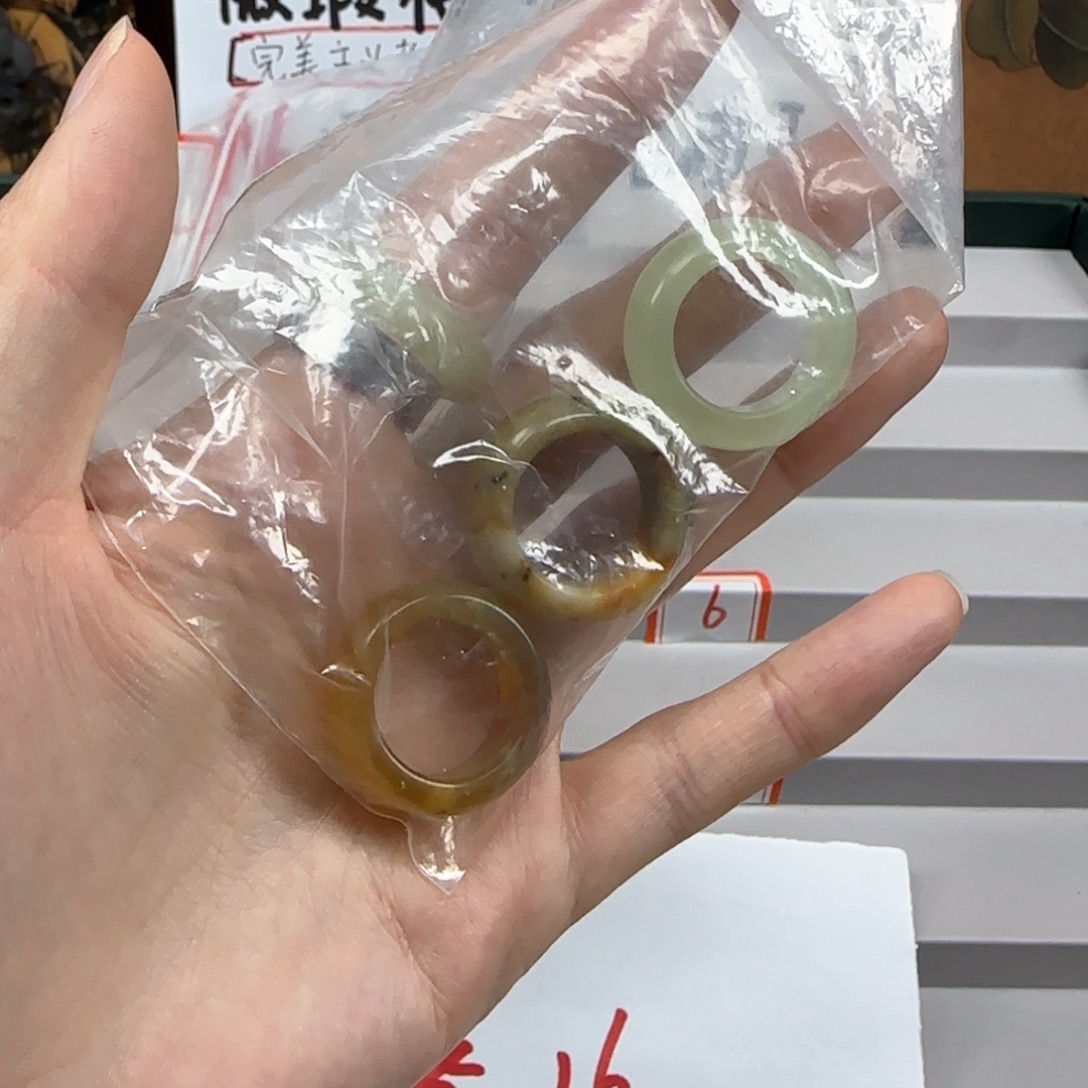 默***蛇纹石玉未镶嵌戒指
