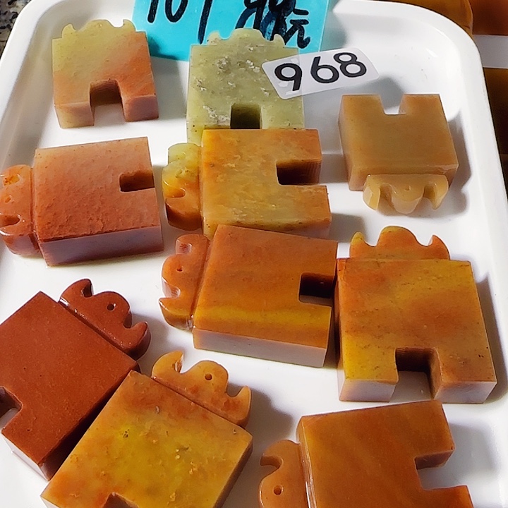 青田石印石浙江红元宝纽连珠印10个88元，印面尺寸1.1-1.3公分