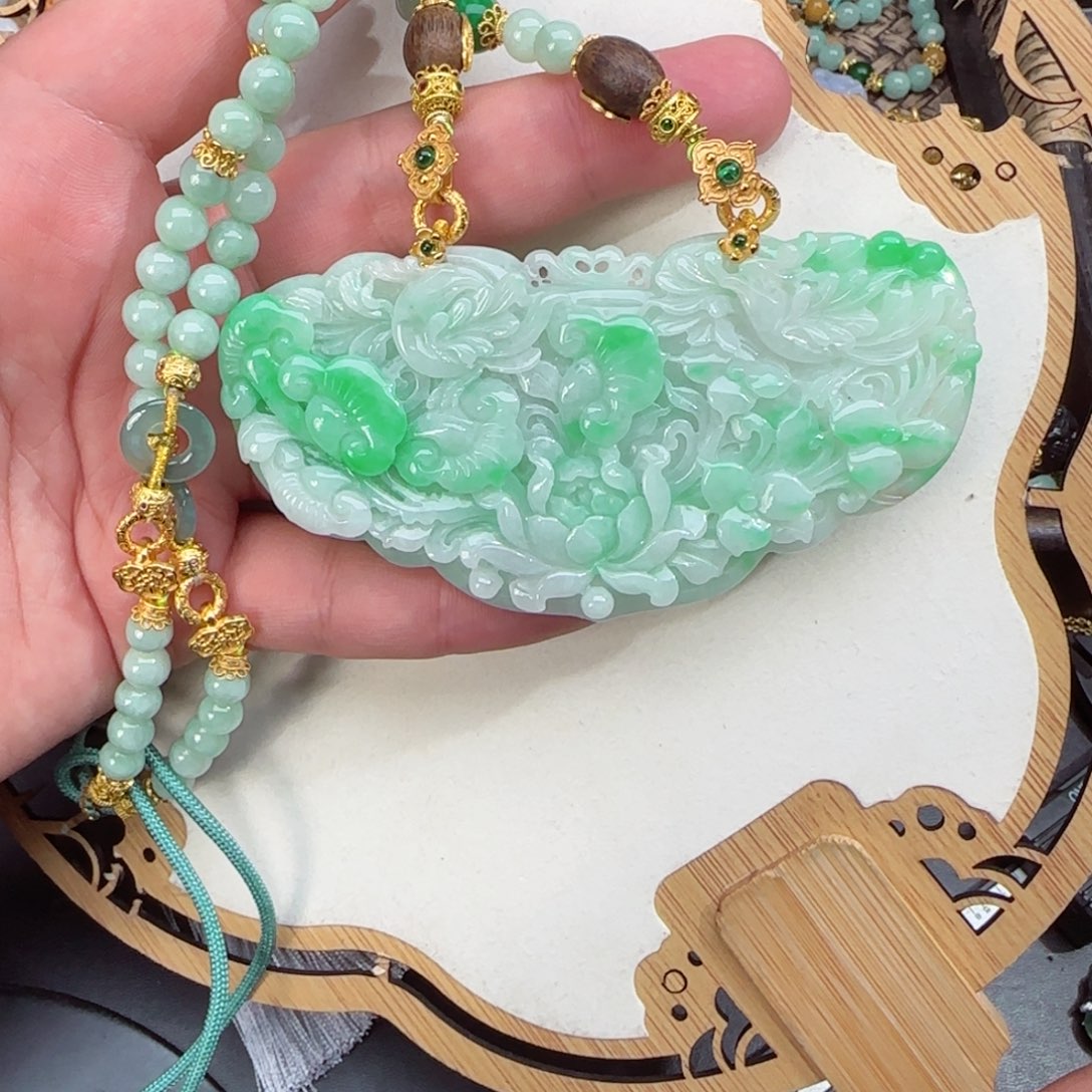 翡翠颈饰未镶嵌仿古