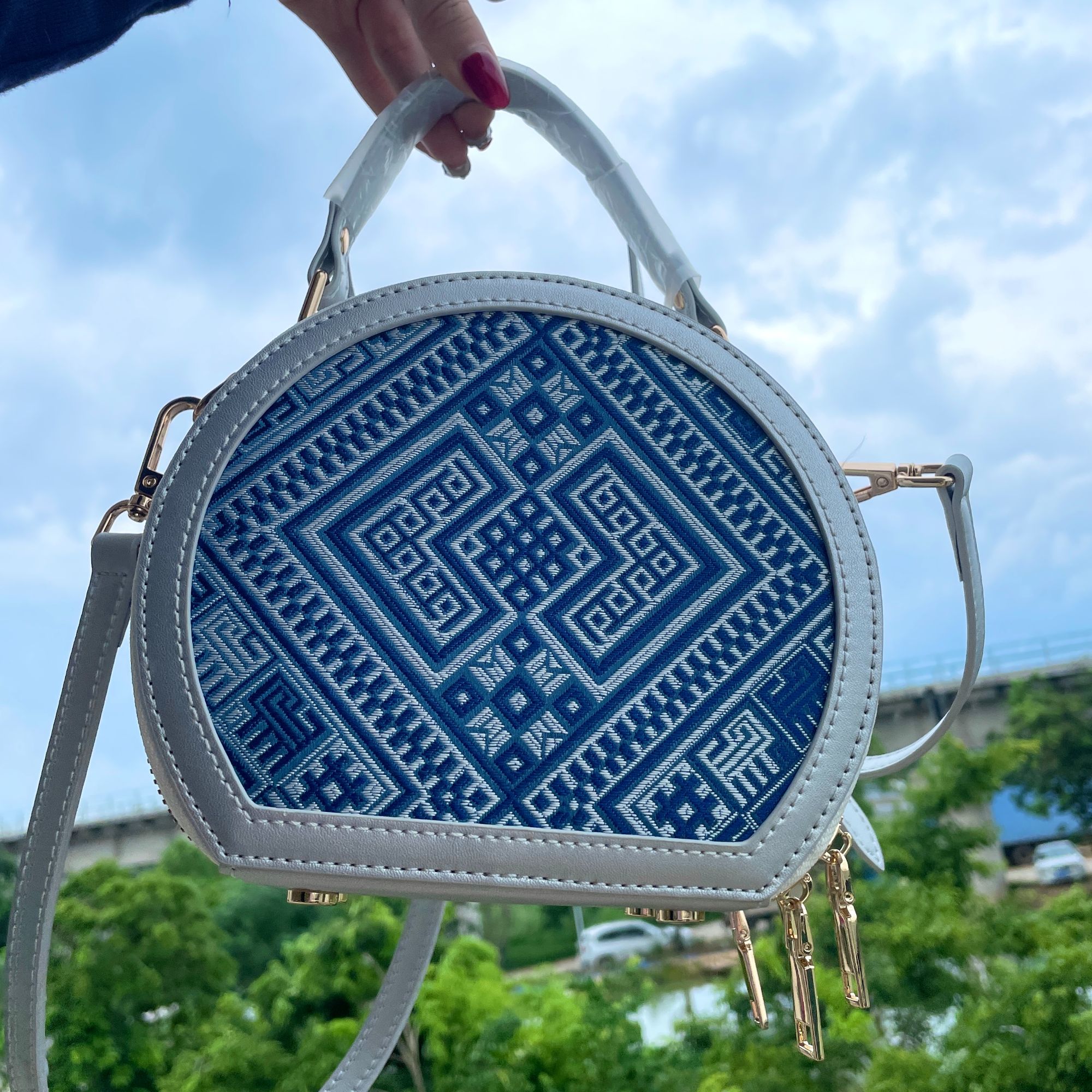 【广西壮锦】圆饼小众休闲蓝色、蓝棕、蓝黄时尚单肩包包百搭小包包