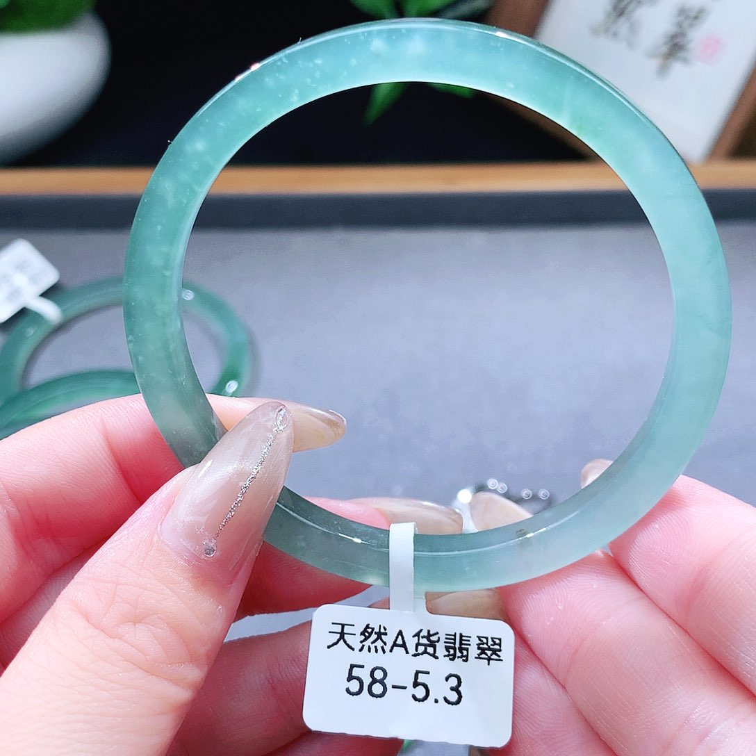 翡翠手镯（圆镯）未镶嵌