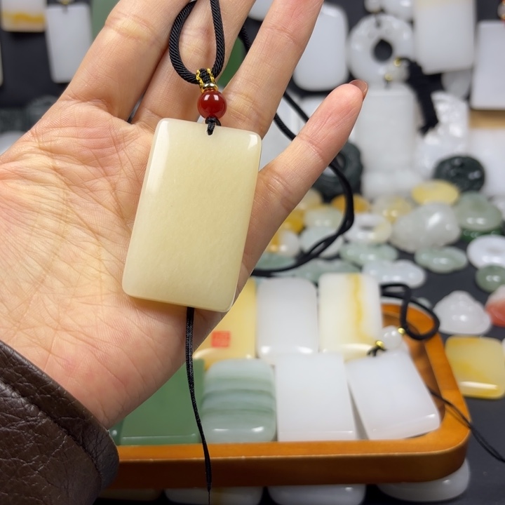 小***樂石英质玉（金丝玉）未镶嵌吊坠(不含链)