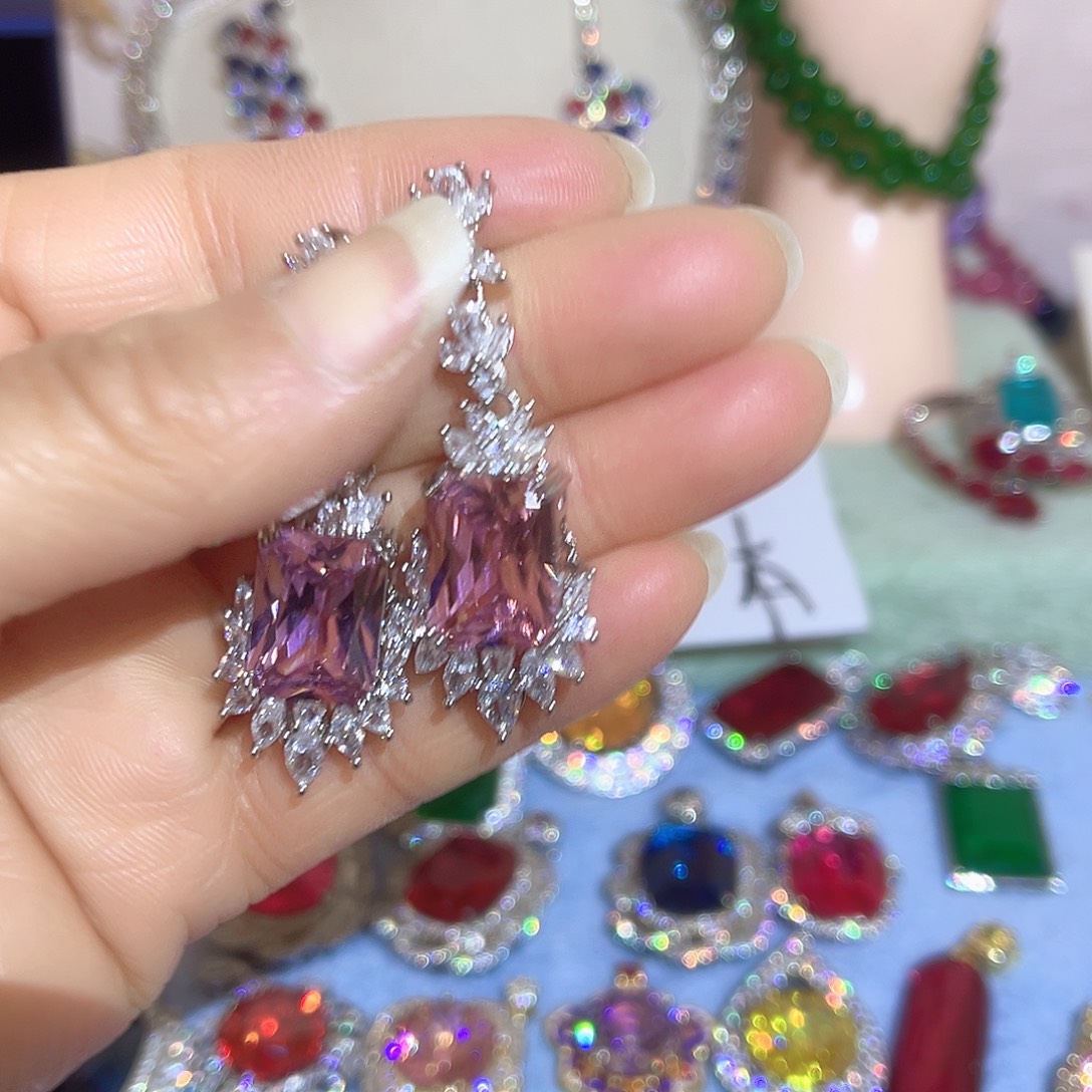 钨金璀璨夺目耀眼