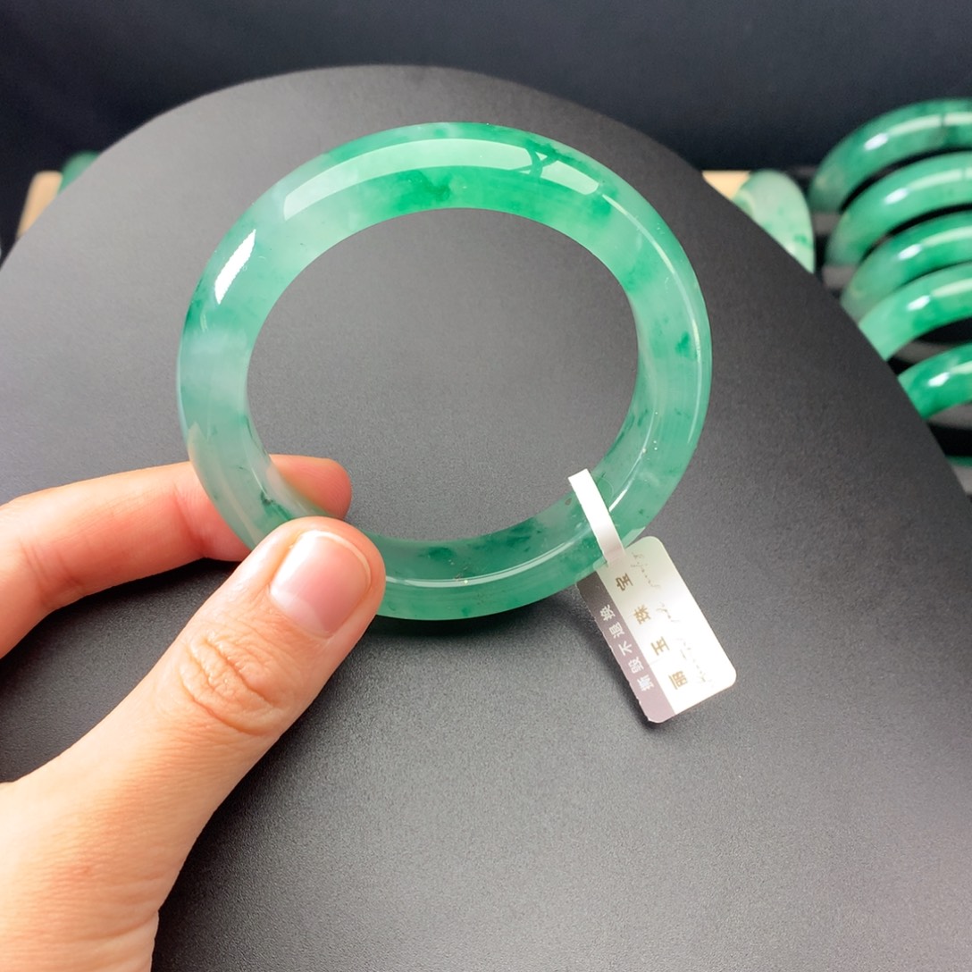 石英质玉（非洲翠）未镶嵌手镯