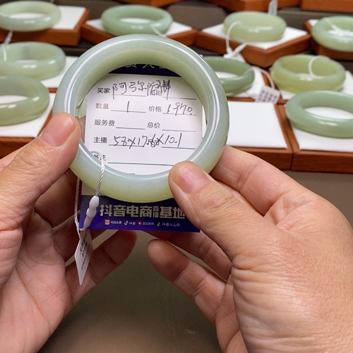 阿***佛和田玉未镶嵌手镯