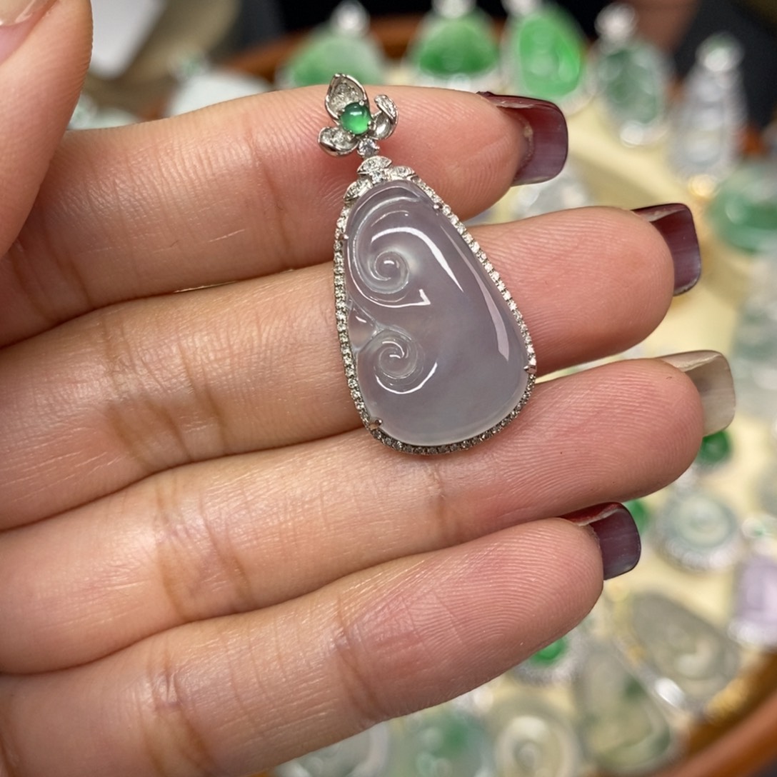 翡翠颈饰18K金镶嵌A货翡翠