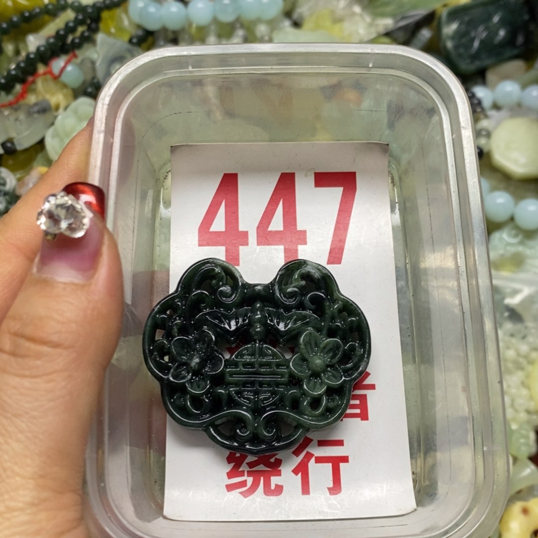 蛇纹石玉挂坠未镶嵌