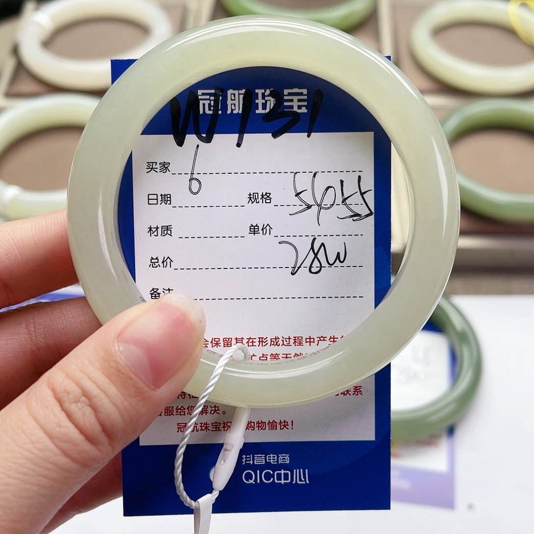 和田玉手镯未镶嵌