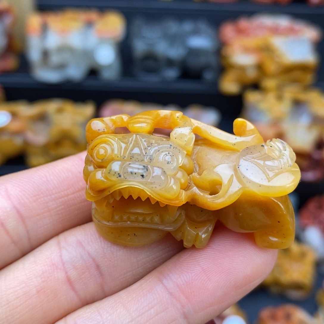 石英质玉（黄龙玉）未镶嵌颈饰