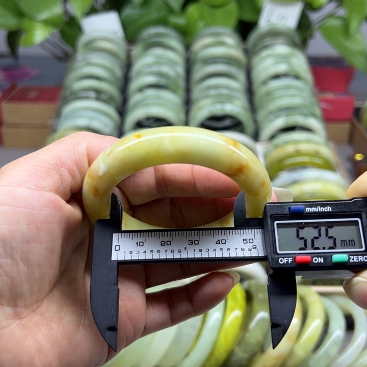 蛇纹石玉未镶嵌手镯11