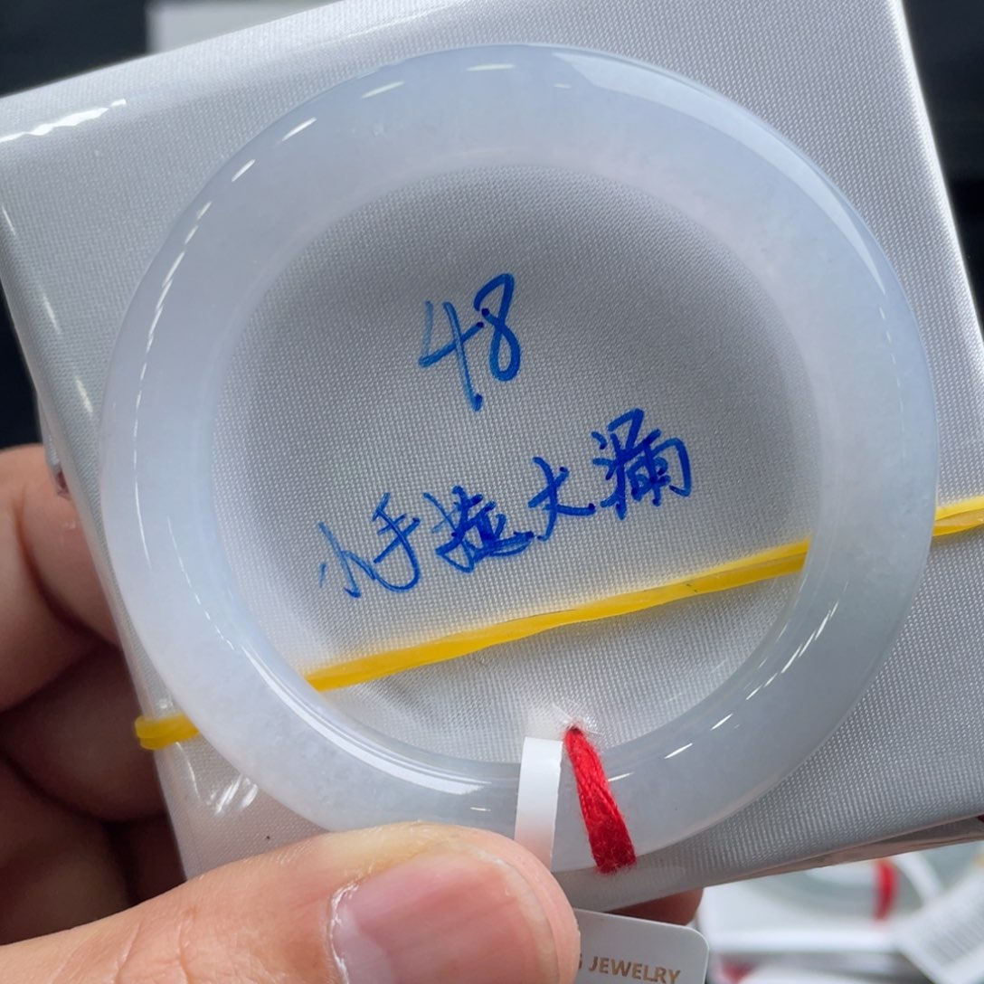 翡翠手镯未镶嵌翡翠手镯