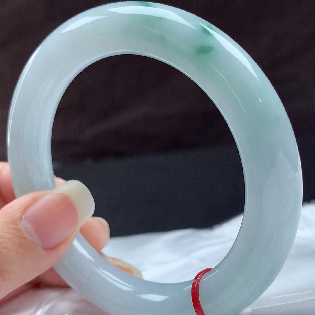 翡翠手镯未镶嵌23300，