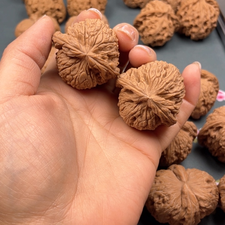 文玩核桃把件W 26 39 南疆石