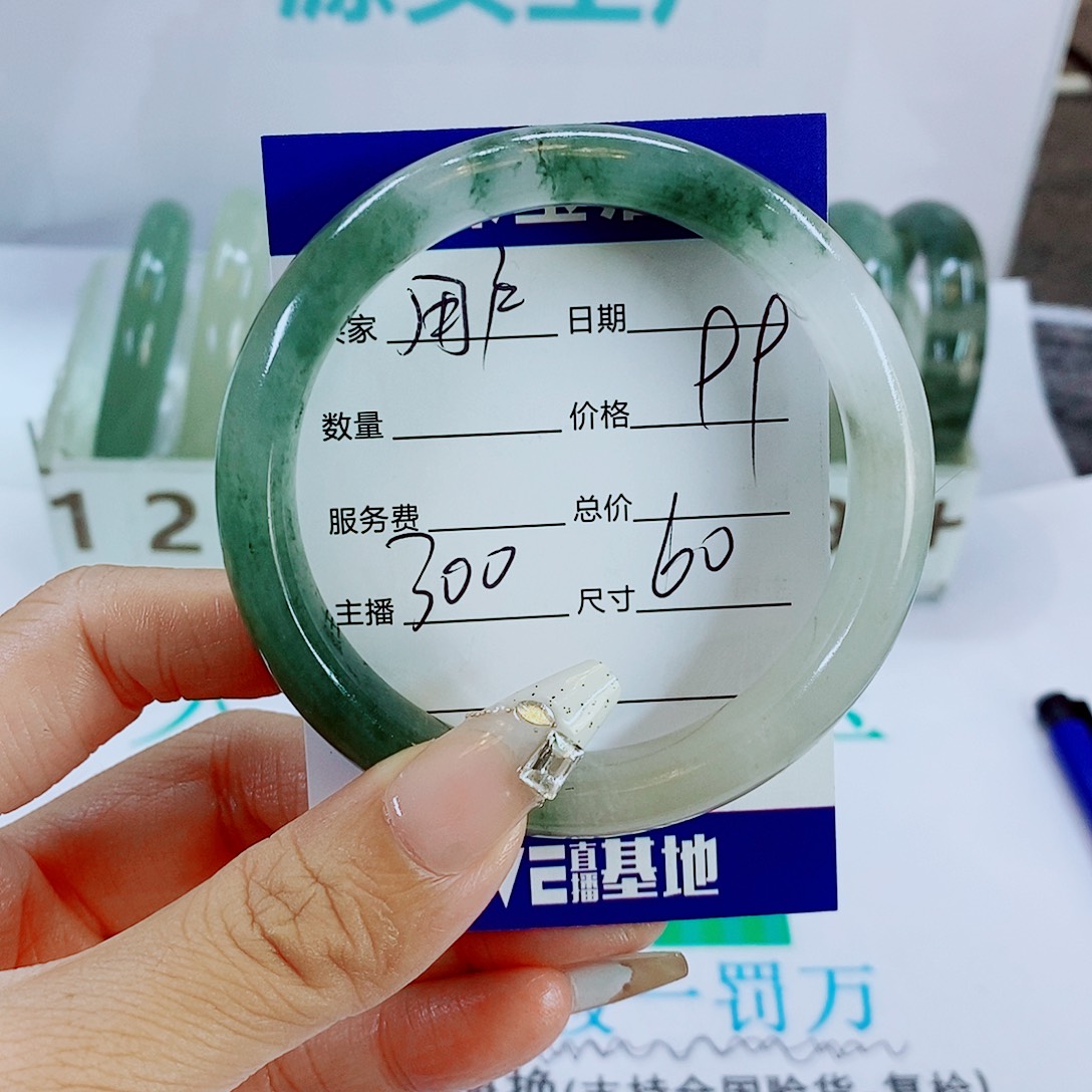 石英质玉未镶嵌手镯300