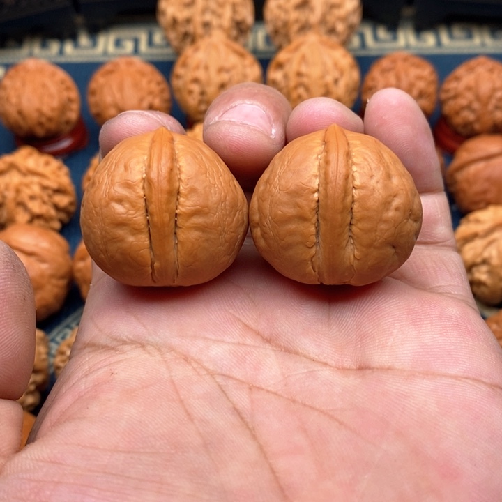 文玩核桃把件小海豚