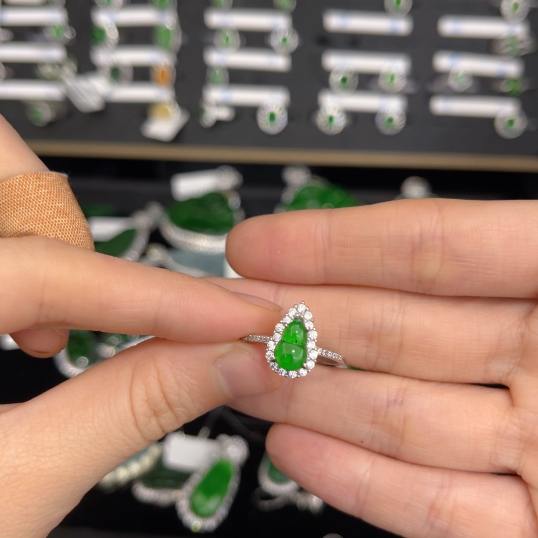 翡翠戒指银S925镶嵌翡翠戒指