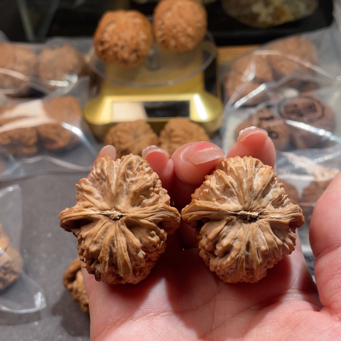 文玩核桃吊坠邪***块38白狮子